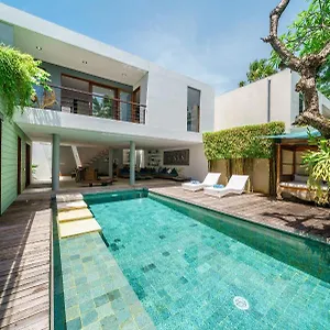 Rio - Contemporary 2br In Downtown Seminyak (Bali)