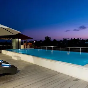 3* Otel Square And